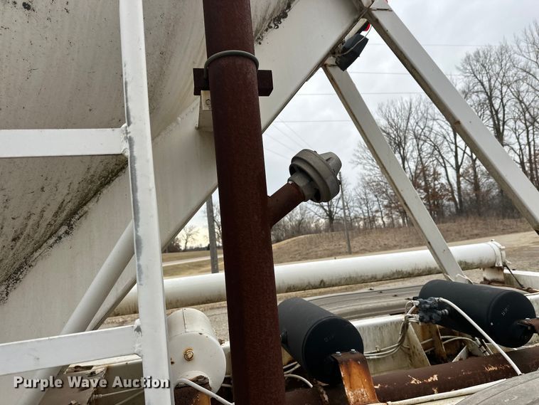 image for item FK1764 1989 Fruehauf HAB-T2-J 1000 pneumatic dry bulk trailer