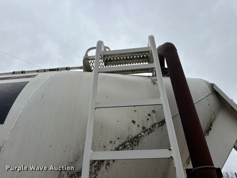 image for item FK1764 1989 Fruehauf HAB-T2-J 1000 pneumatic dry bulk trailer