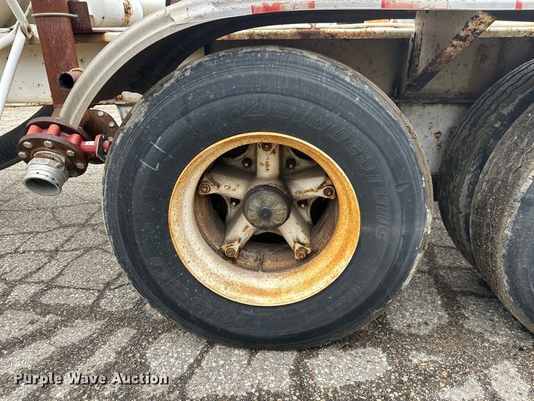 image for item FK1764 1989 Fruehauf HAB-T2-J 1000 pneumatic dry bulk trailer