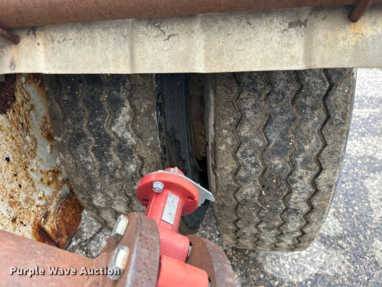 image for item FK1764 1989 Fruehauf HAB-T2-J 1000 pneumatic dry bulk trailer