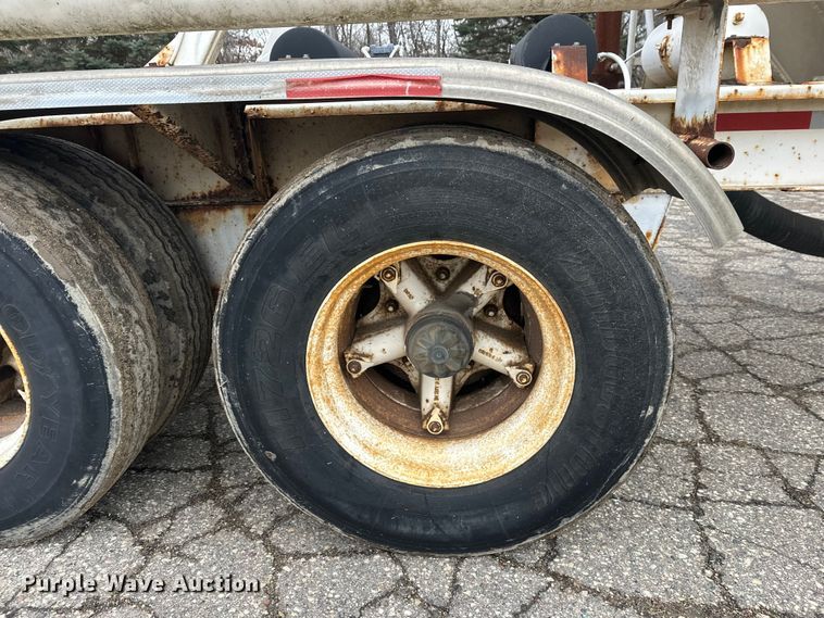 image for item FK1764 1989 Fruehauf HAB-T2-J 1000 pneumatic dry bulk trailer