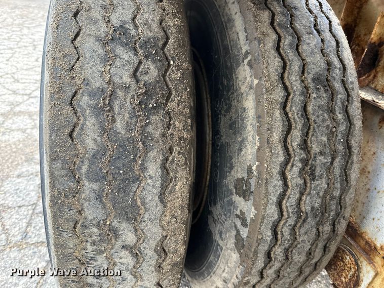 image for item FK1764 1989 Fruehauf HAB-T2-J 1000 pneumatic dry bulk trailer