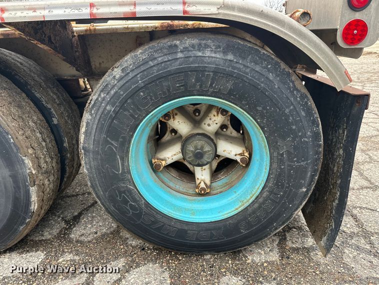 image for item FK1764 1989 Fruehauf HAB-T2-J 1000 pneumatic dry bulk trailer