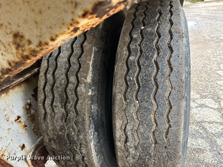 image for item FK1764 1989 Fruehauf HAB-T2-J 1000 pneumatic dry bulk trailer