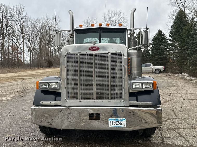 image for item FK1769 2006 Peterbilt 379 semi truck
