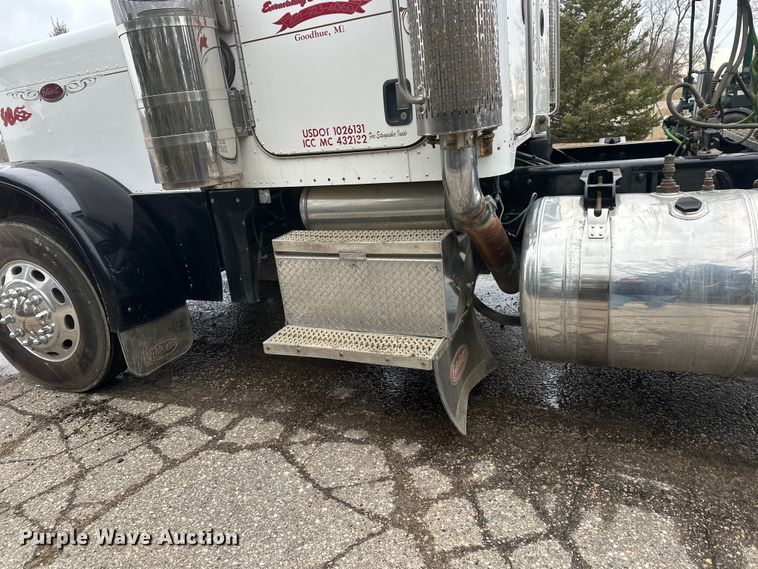 image for item FK1769 2006 Peterbilt 379 semi truck