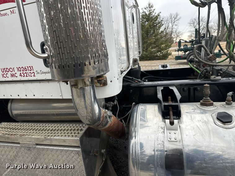 image for item FK1769 2006 Peterbilt 379 semi truck