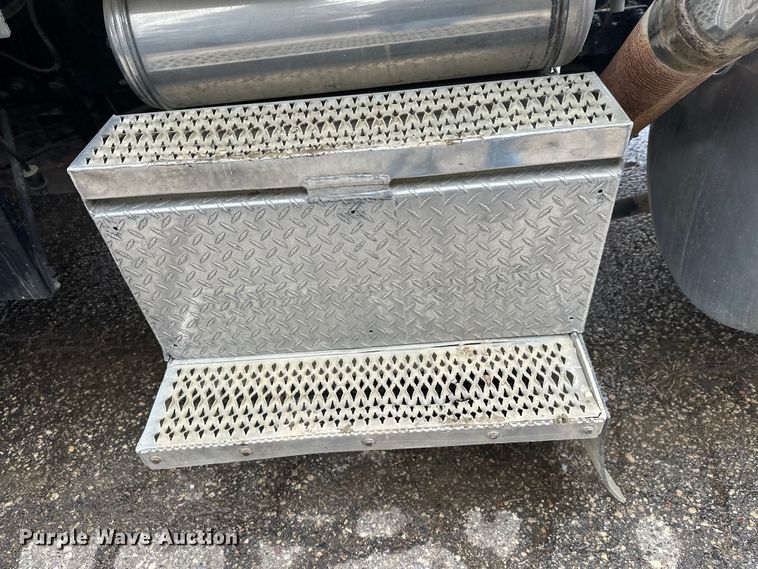 image for item FK1769 2006 Peterbilt 379 semi truck