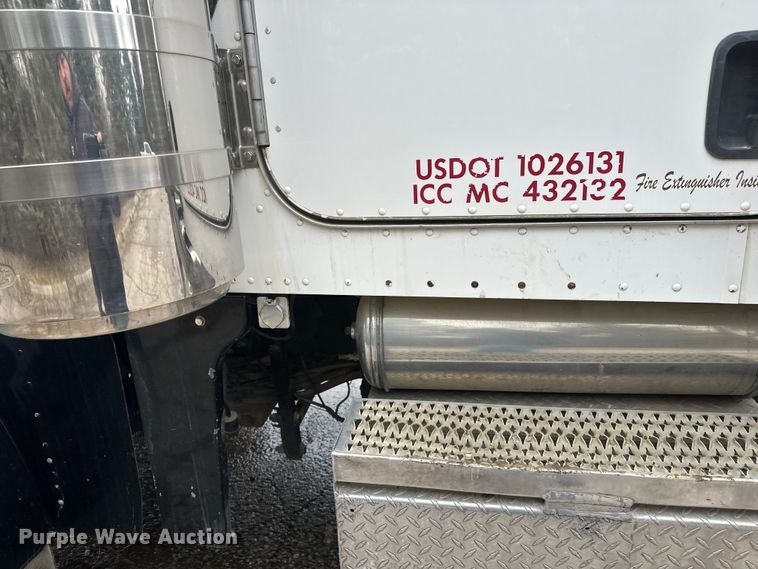 image for item FK1769 2006 Peterbilt 379 semi truck