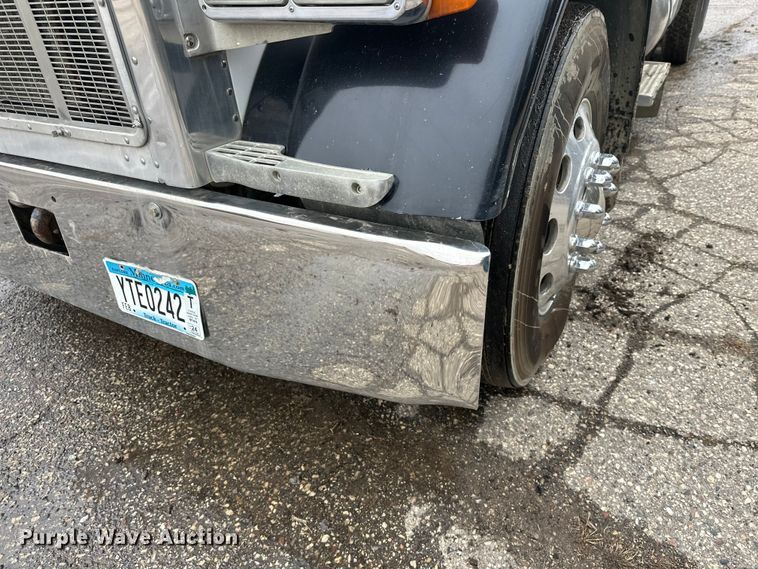 image for item FK1769 2006 Peterbilt 379 semi truck