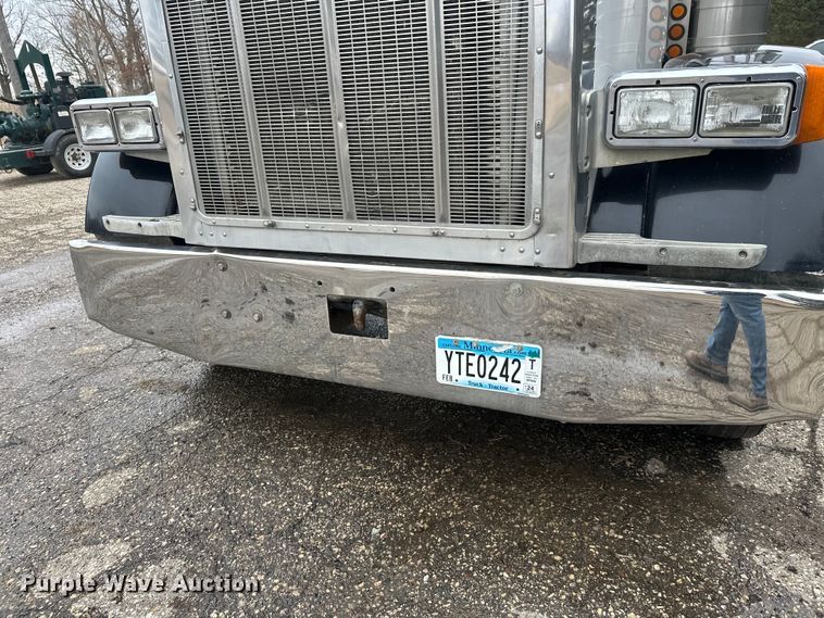 image for item FK1769 2006 Peterbilt 379 semi truck