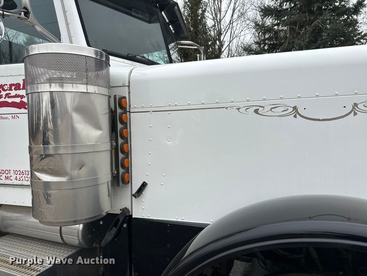 image for item FK1769 2006 Peterbilt 379 semi truck