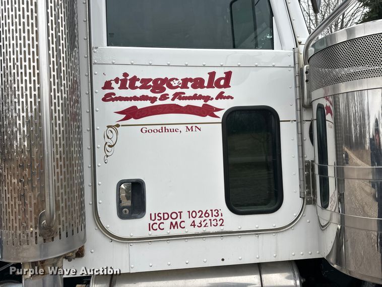 image for item FK1769 2006 Peterbilt 379 semi truck