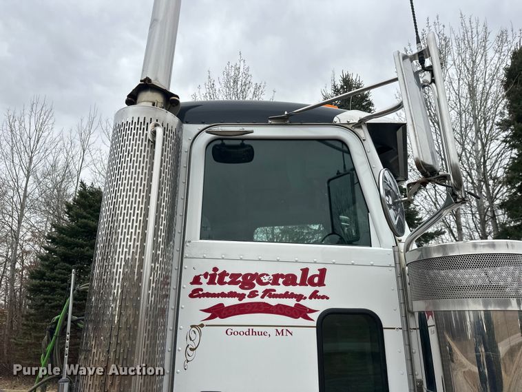 image for item FK1769 2006 Peterbilt 379 semi truck