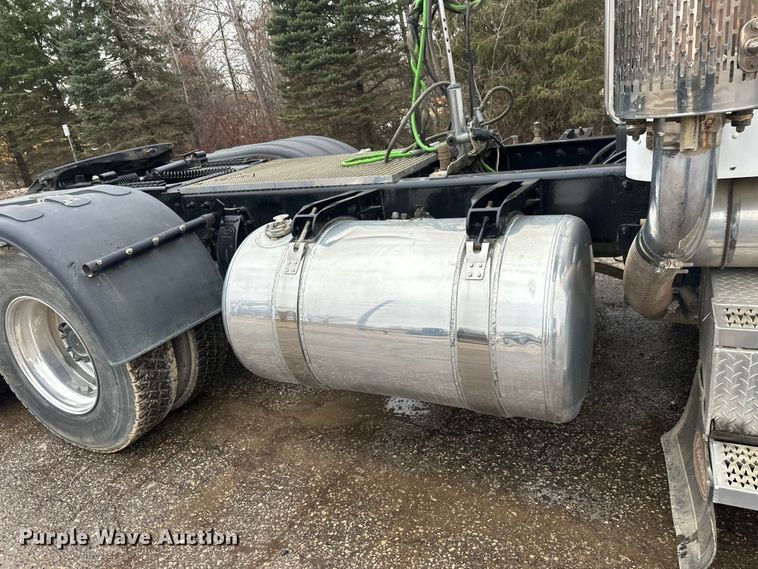 image for item FK1769 2006 Peterbilt 379 semi truck