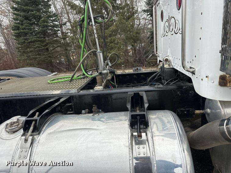 image for item FK1769 2006 Peterbilt 379 semi truck
