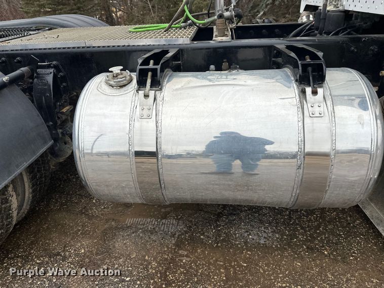 image for item FK1769 2006 Peterbilt 379 semi truck