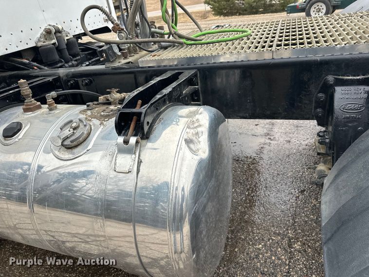 image for item FK1769 2006 Peterbilt 379 semi truck