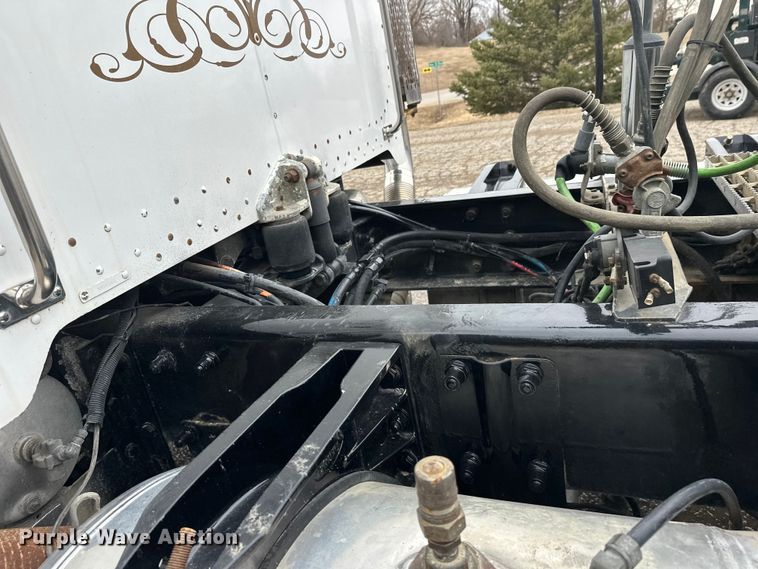 image for item FK1769 2006 Peterbilt 379 semi truck