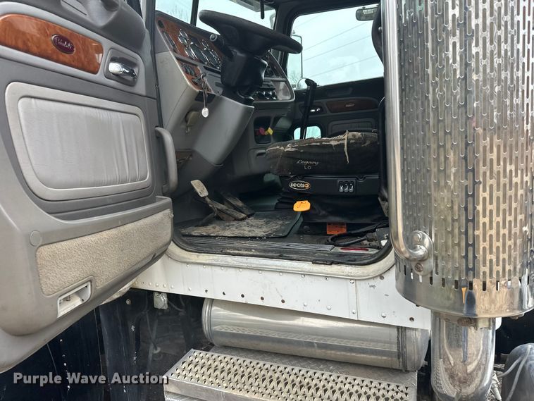 image for item FK1769 2006 Peterbilt 379 semi truck