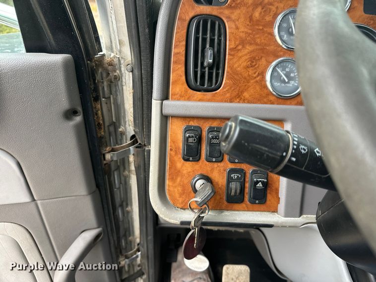 image for item FK1769 2006 Peterbilt 379 semi truck