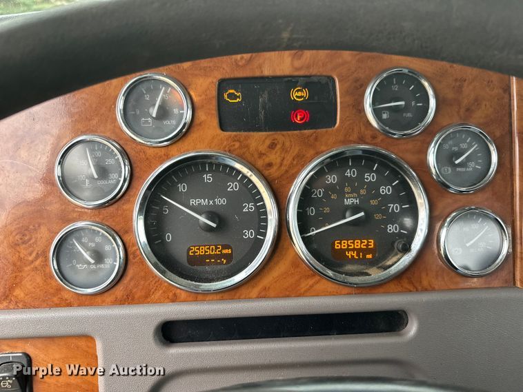 image for item FK1769 2006 Peterbilt 379 semi truck