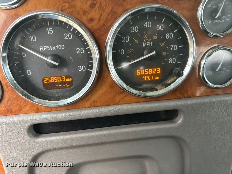 image for item FK1769 2006 Peterbilt 379 semi truck