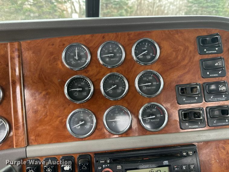 image for item FK1769 2006 Peterbilt 379 semi truck