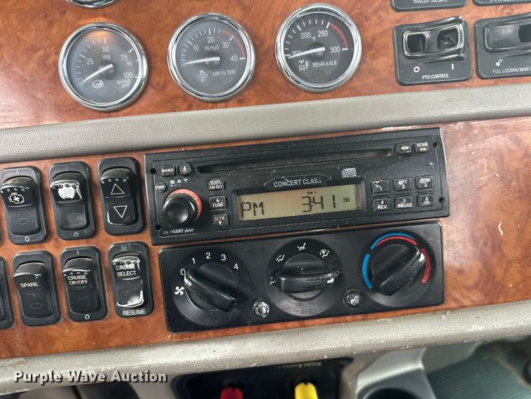 image for item FK1769 2006 Peterbilt 379 semi truck