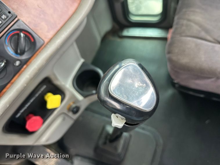 image for item FK1769 2006 Peterbilt 379 semi truck