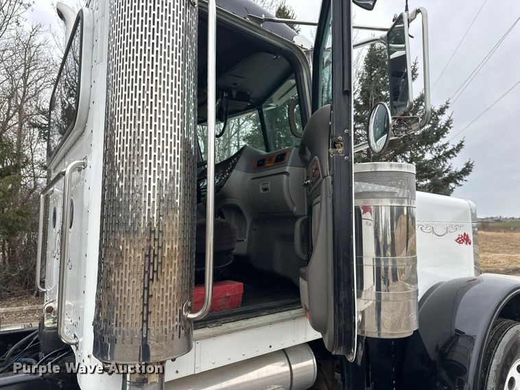 image for item FK1769 2006 Peterbilt 379 semi truck