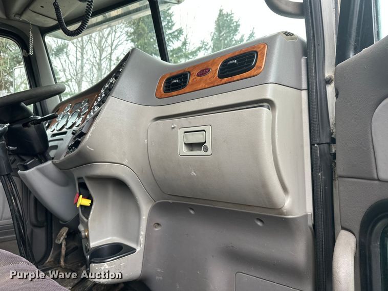 image for item FK1769 2006 Peterbilt 379 semi truck