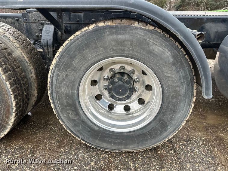 image for item FK1769 2006 Peterbilt 379 semi truck