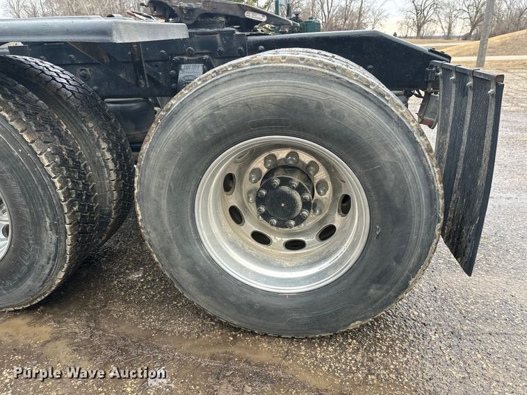 image for item FK1769 2006 Peterbilt 379 semi truck