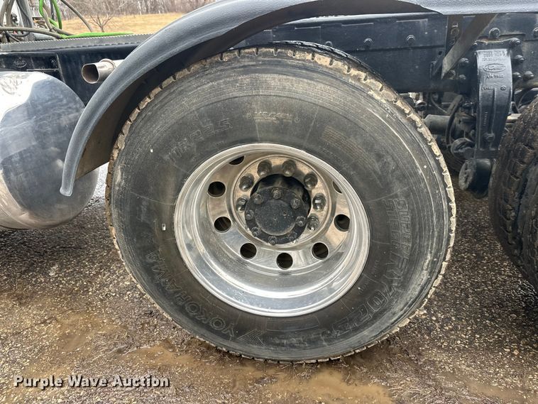 image for item FK1769 2006 Peterbilt 379 semi truck