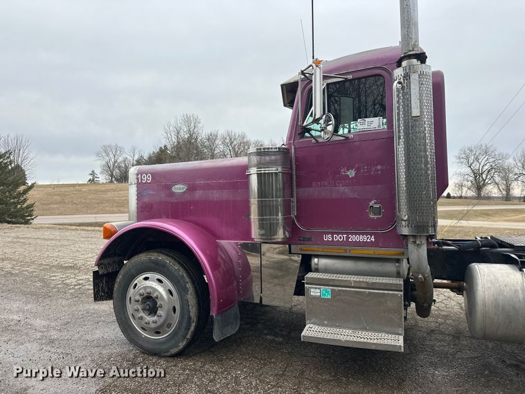 image for item FK1770 1999 Peterbilt 379 semi truck