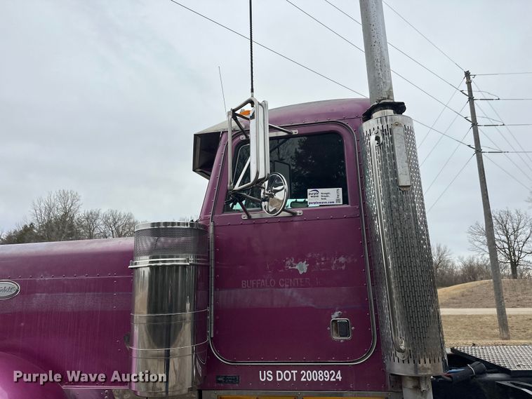 image for item FK1770 1999 Peterbilt 379 semi truck
