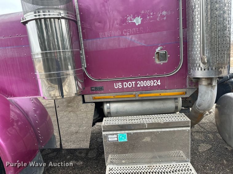 image for item FK1770 1999 Peterbilt 379 semi truck