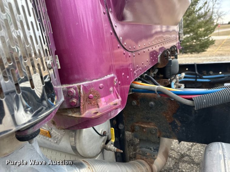 image for item FK1770 1999 Peterbilt 379 semi truck