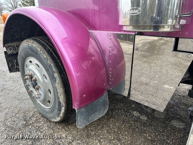 image for item FK1770 1999 Peterbilt 379 semi truck