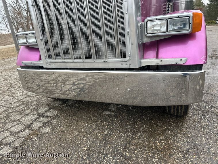 image for item FK1770 1999 Peterbilt 379 semi truck