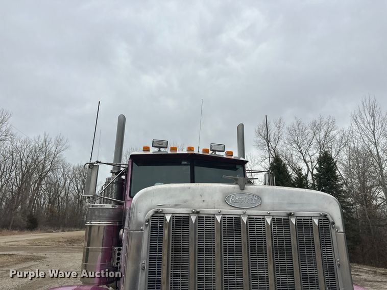 image for item FK1770 1999 Peterbilt 379 semi truck