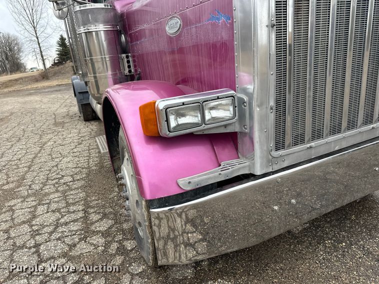 image for item FK1770 1999 Peterbilt 379 semi truck