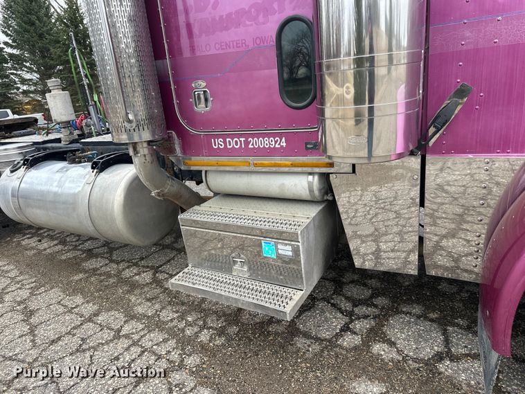 image for item FK1770 1999 Peterbilt 379 semi truck