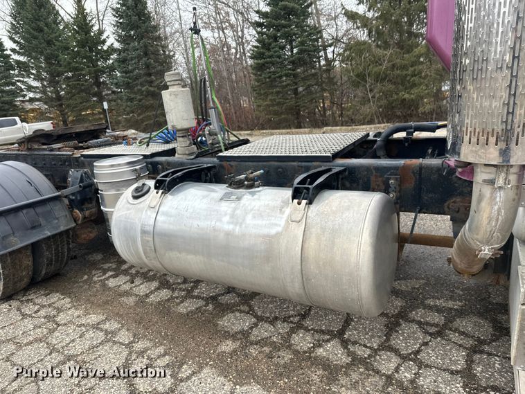 image for item FK1770 1999 Peterbilt 379 semi truck