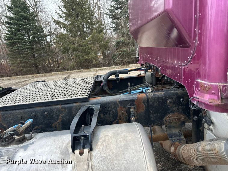 image for item FK1770 1999 Peterbilt 379 semi truck