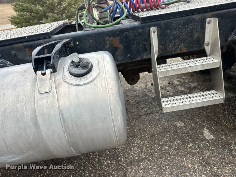 image for item FK1770 1999 Peterbilt 379 semi truck