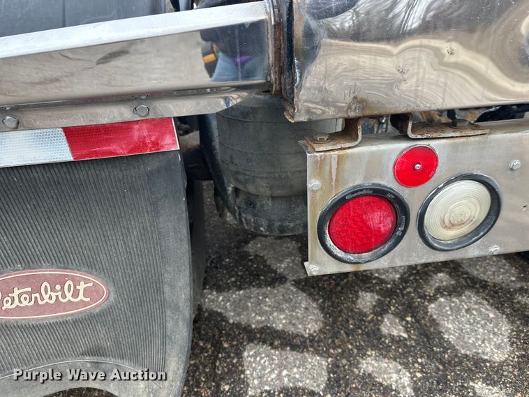 image for item FK1770 1999 Peterbilt 379 semi truck