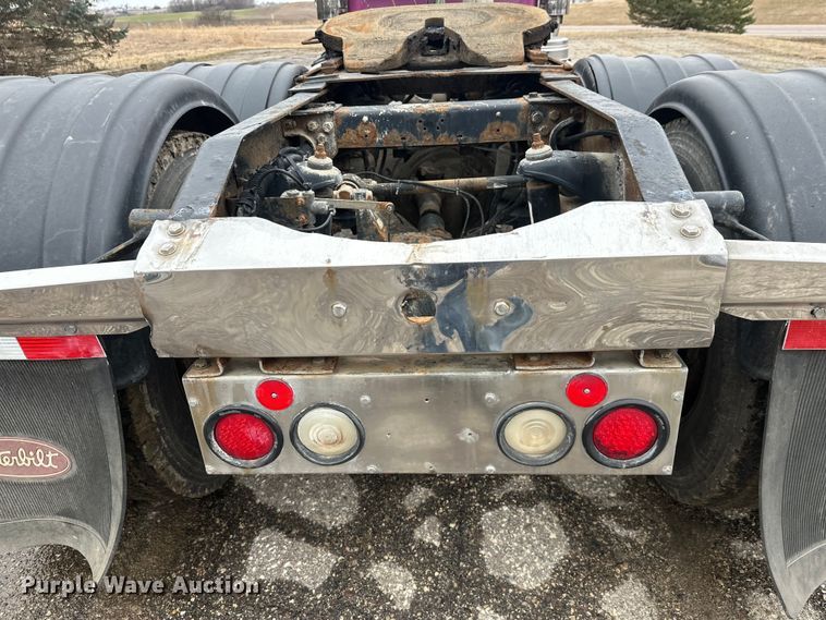 image for item FK1770 1999 Peterbilt 379 semi truck