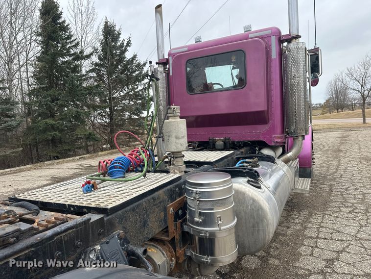 image for item FK1770 1999 Peterbilt 379 semi truck